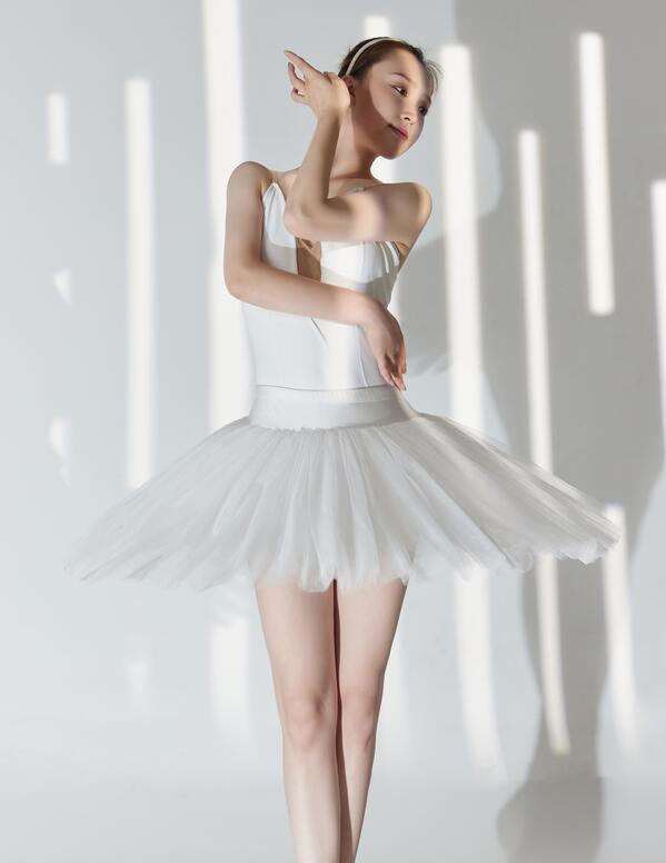  亚洲精品久久久久久久久久白贞