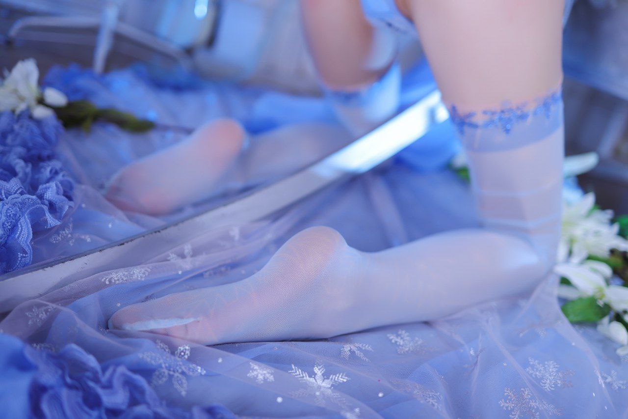  校花晚上求我桶她几下